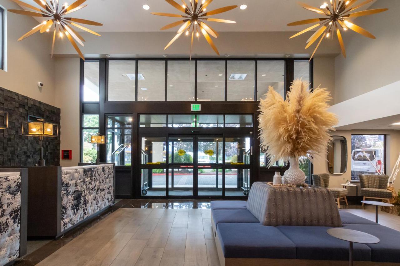 Oxford Suites Portland - Jantzen Beach Esterno foto