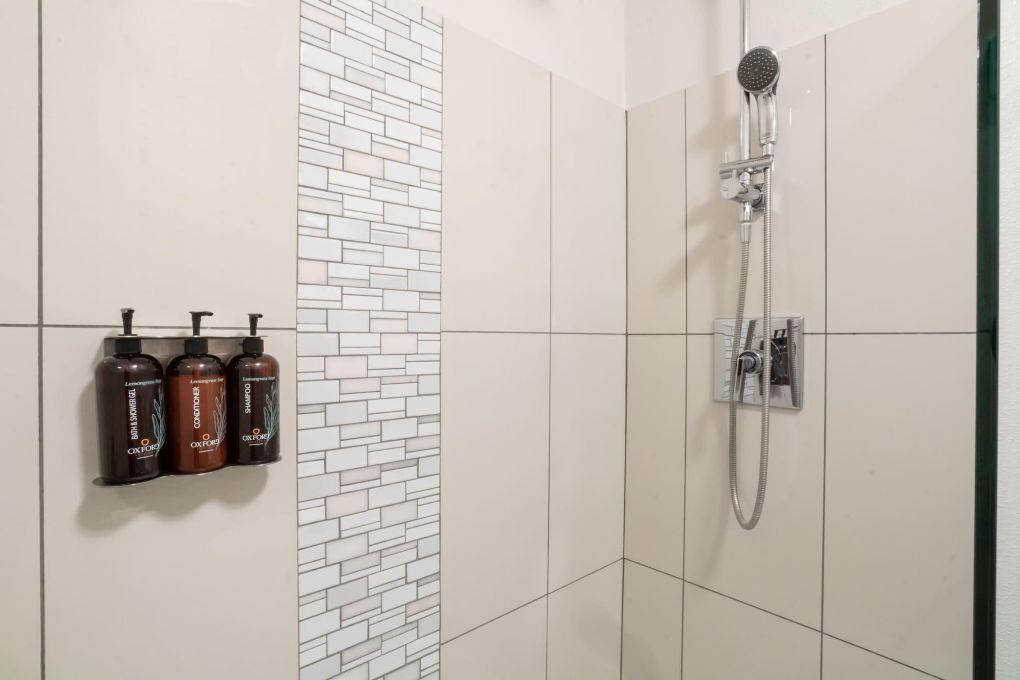 Oxford Suites Portland - Jantzen Beach Esterno foto