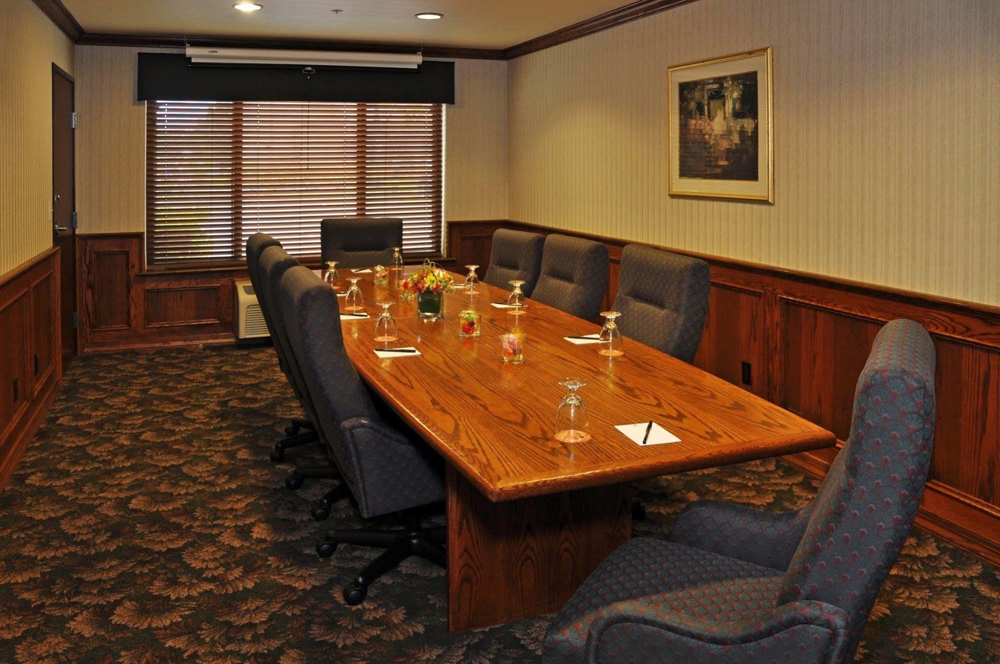Oxford Suites Portland - Jantzen Beach Servizi foto