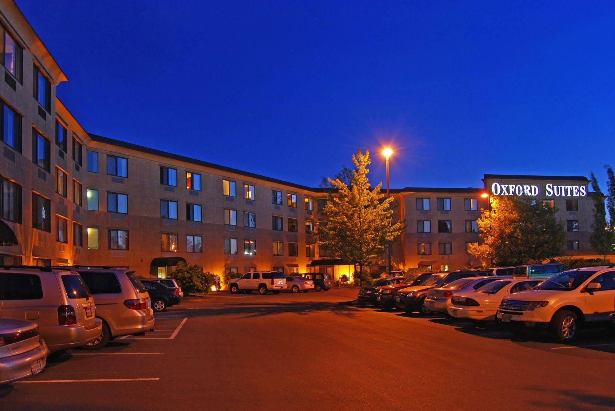 Oxford Suites Portland - Jantzen Beach Esterno foto