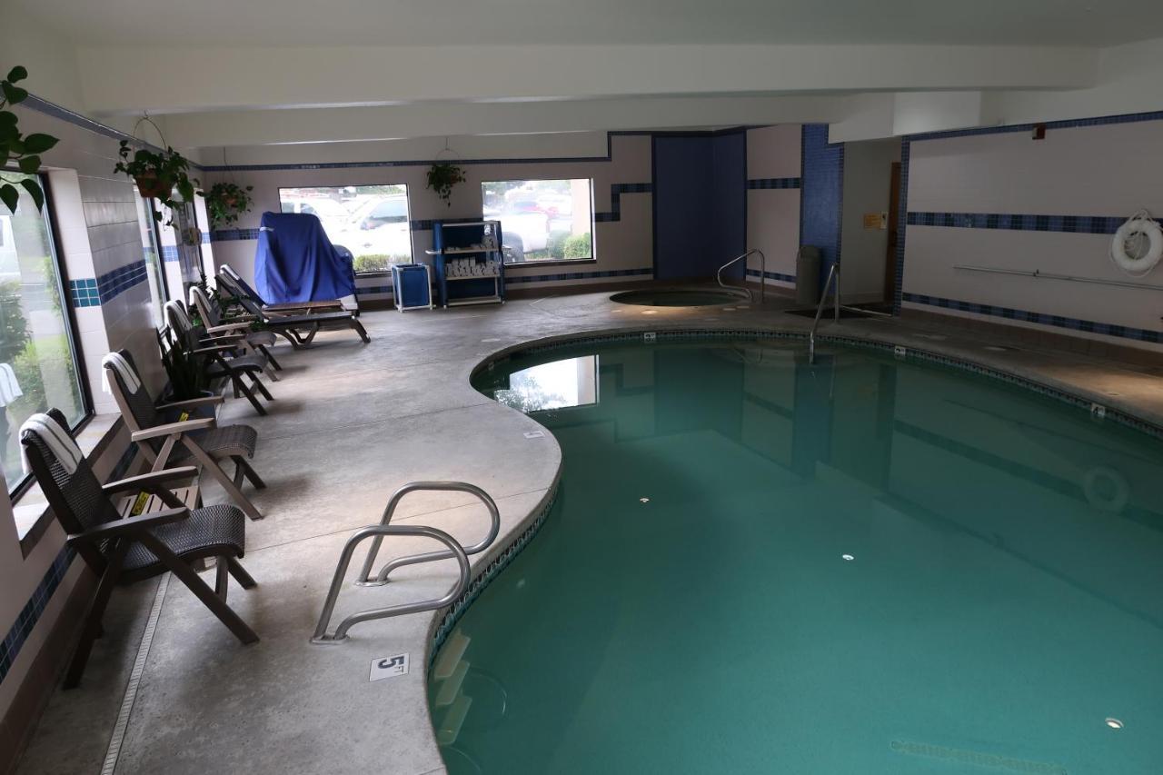 Oxford Suites Portland - Jantzen Beach Esterno foto