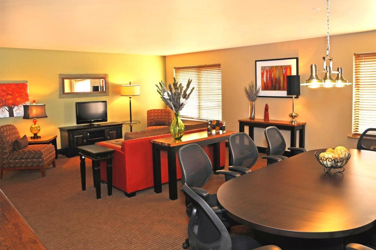 Oxford Suites Portland - Jantzen Beach Esterno foto